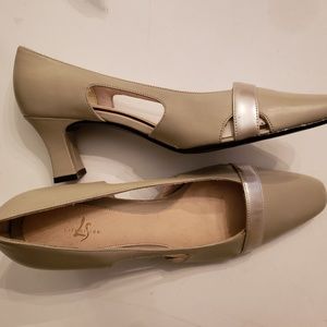 Life Stride Heels New with Mark Gold Tan